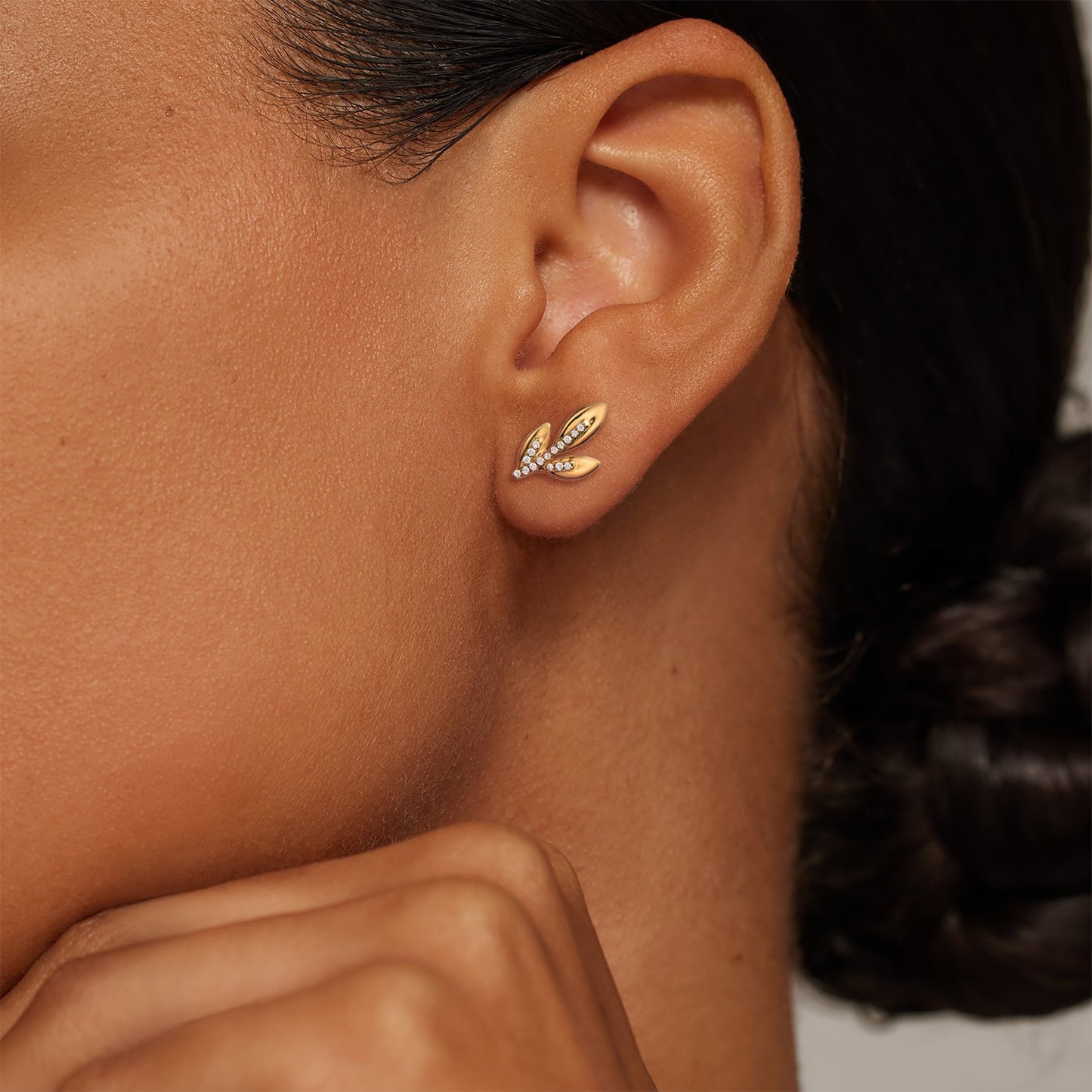 Jane Goodall Olive Branch Lab Diamond Stud Earrings (1/10 ct. tw.) in 14K Yellow Gold