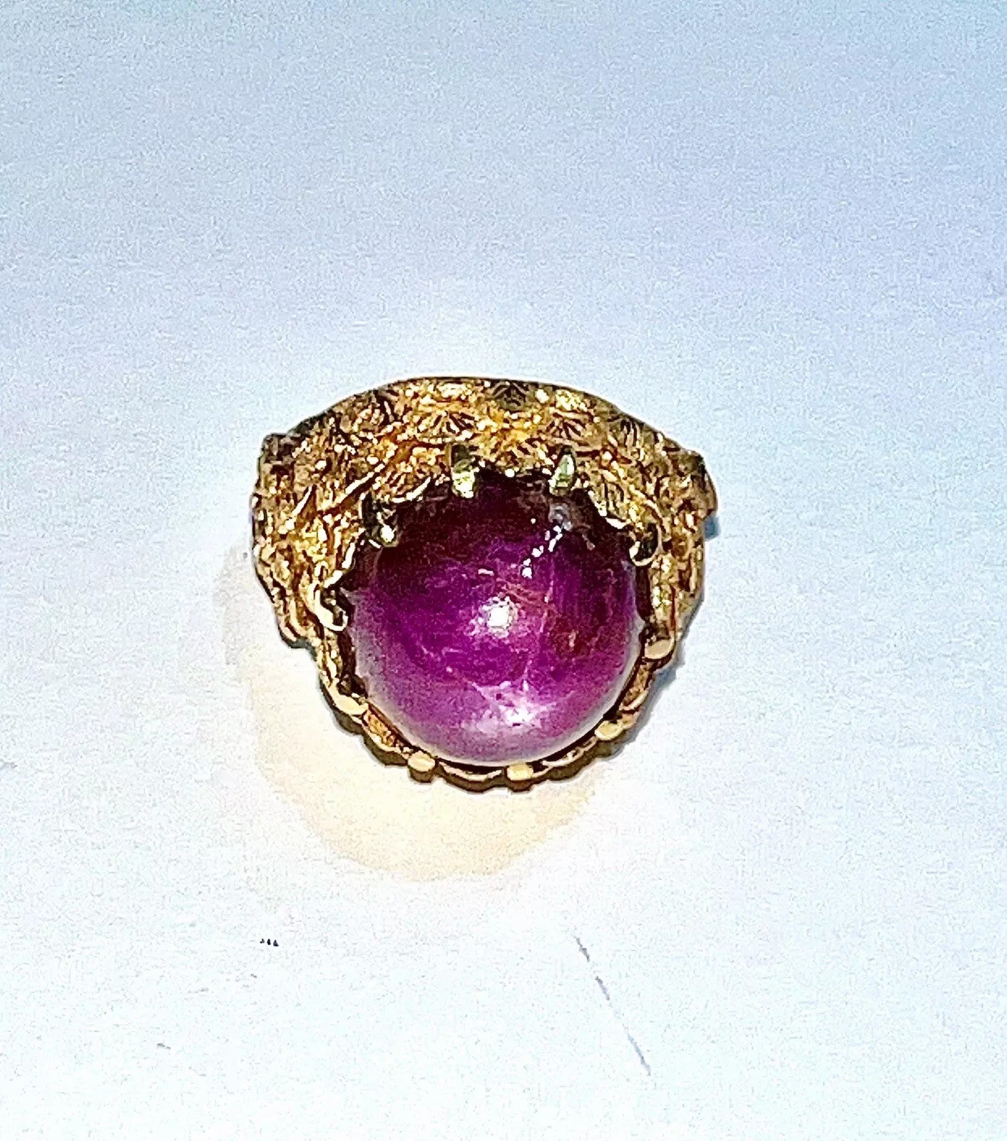 Vintage 12.98 CTs Star Ruby Cabochon Ring Set On 18k Yellow Gold Leaf Ring