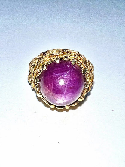 Vintage 12.98 CTs Star Ruby Cabochon Ring Set On 18k Yellow Gold Leaf Ring